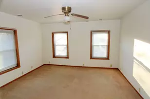 609 1/2 Blakely St, Woodstock, IL 60098 - Photo 3