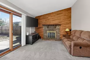 1221 Driftwood Ln, Bartlett, IL 60103 - Photo 9