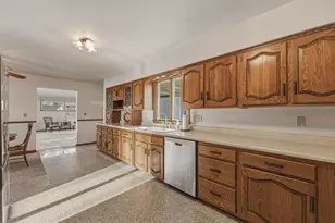 221 Hilltop Ct, Milan, IL 61264 - Photo 9