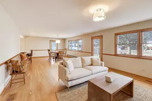 200 S Derbyshire Ln, Arlington Heights, IL 60004 - Photo 15