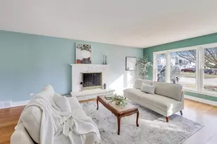 200 S Derbyshire Ln, Arlington Heights, IL 60004 - Photo 3