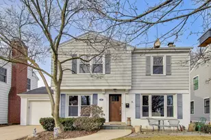 200 S Derbyshire Ln, Arlington Heights, IL 60004 - Photo 1