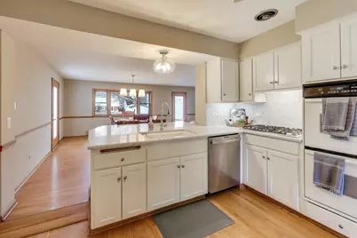 200 S Derbyshire Lane, Arlington Heights, IL 60004 - Photo 9