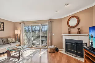 241 E Parallel St, Palatine, IL 60067 - Photo 7