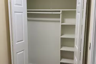 1025 W Hollywood Ave, Chicago, IL 60660 - Photo 9