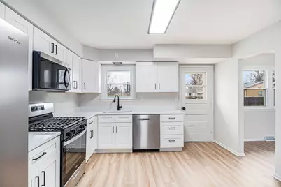 334 Stillwell Drive, Buffalo Grove, IL 60089 - Photo 7