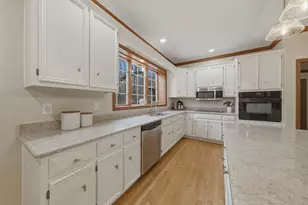 55 Oak Creek Dr, Yorkville, IL 60560 - Photo 9