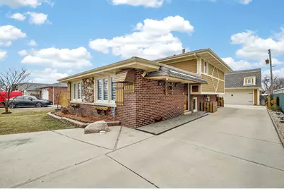 10532 S 80th Court, Palos Hills, IL 60465 - Photo 3