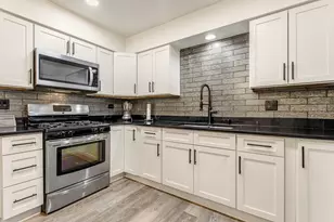 245 N Mill Rd, Addison, IL 60101 - Photo 9