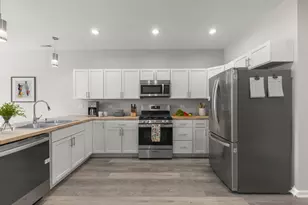 600 W Pleasant Ln, Lombard, IL 60148 - Photo 3