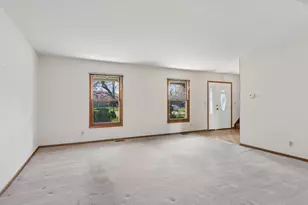 418 Churchill Ct, Batavia, IL 60510 - Photo 3