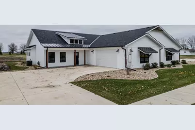 1015 S Sixth Street #1, Princeton, IL 61356 - Photo 1