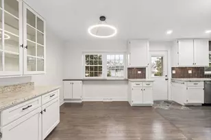 18W089 Claremont Dr, Darien, IL 60561 - Photo 9