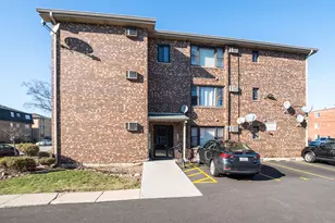 10625 Parkside Ave, Chicago Ridge, IL 60415 - Photo 1