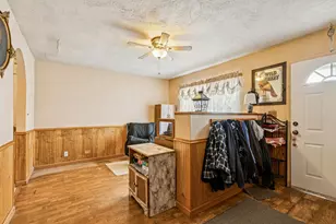 820 S Pine St, Streamwood, IL 60107 - Photo 3