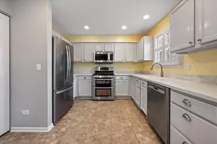 132 Meredith Ln, Streamwood, IL 60107 - Photo 7