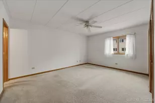 9050 Del Prado Dr, Palos Hills, IL 60465 - Photo 13
