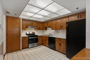 9050 Del Prado Dr, Palos Hills, IL 60465 - Photo 11