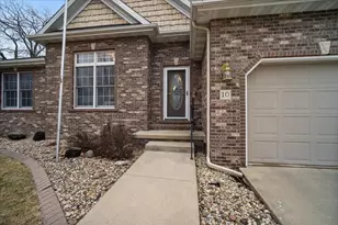 10 Timbers Ct, Bloomington, IL 61701 - Photo 3