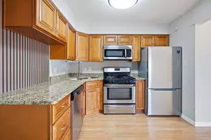 13 Cedar Ct, Vernon Hills, IL 60061 - Photo 9