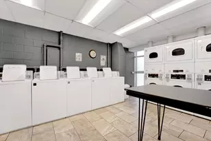 1555 N Dearborn Pkwy, Chicago, IL 60610 - Photo 21