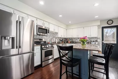 566 W Comstock Avenue, Elmhurst, IL 60126 - Photo 5