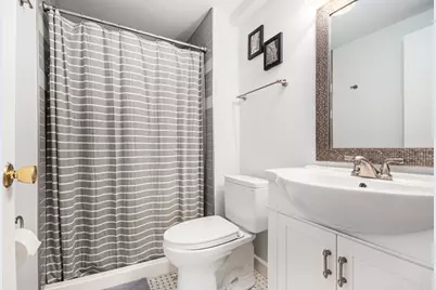 566 W Comstock Avenue, Elmhurst, IL 60126 - Photo 13