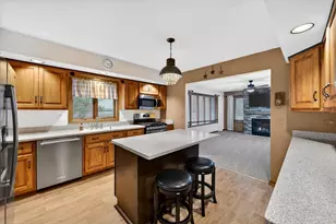 938 Duvall Dr, Woodstock, IL 60098 - Photo 5