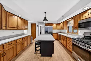 938 Duvall Dr, Woodstock, IL 60098 - Photo 3