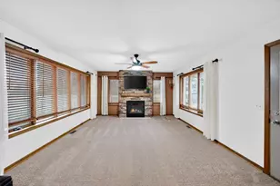 938 Duvall Dr, Woodstock, IL 60098 - Photo 7