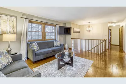 4175 Victoria Drive, Hoffman Estates, IL 60192 - Photo 3