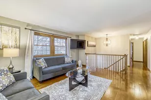 4175 Victoria Dr, Hoffman Estates, IL 60192 - Photo 3