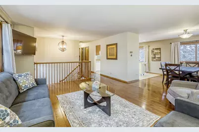 4175 Victoria Drive, Hoffman Estates, IL 60192 - Photo 5