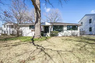 440 W Sheridan Pl, Lake Bluff, IL 60044 - Photo 1