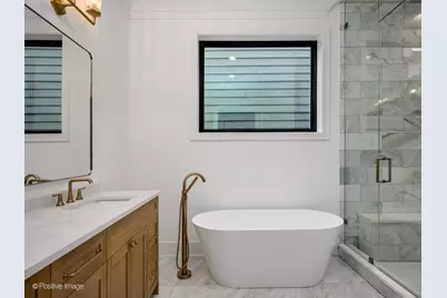 1228 W Wellington Avenue, Chicago, IL 60657 - Photo 25