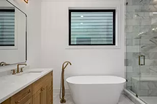 1228 W Wellington Ave, Chicago, IL 60657 - Photo 25