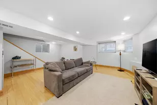 1033 W Dakin St, Chicago, IL 60613 - Photo 13