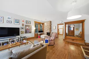 1033 W Dakin St, Chicago, IL 60613 - Photo 5