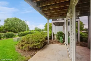 7050 Brighton Ct, Woodridge, IL 60517 - Photo 9