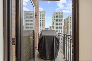 30 W Erie St, Chicago, IL 60654 - Photo 23