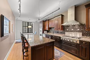 30 W Erie St, Chicago, IL 60654 - Photo 7