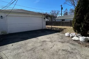 5229 W Greenleaf St, Skokie, IL 60077 - Photo 3