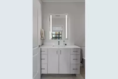 101 W Superior Street #905, Chicago, IL 60654 - Photo 11