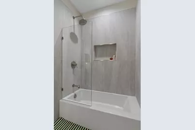 101 W Superior Street #905, Chicago, IL 60654 - Photo 15
