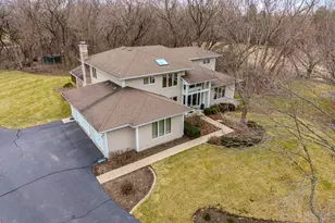 3104 Easton Pl, Saint Charles, IL 60174 - Photo 3