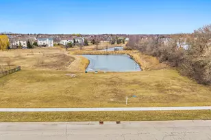 1540 Westbourne Pkwy, Algonquin, IL 60102 - Photo 1