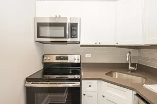 817 W Lakeside Pl, Chicago, IL 60640 - Photo 3