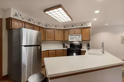 2012 Forest Creek Lane #2012, Libertyville, IL 60048 - Photo 17