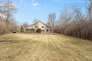 2012 Forest Creek Ln, Libertyville, IL 60048 - Photo 3