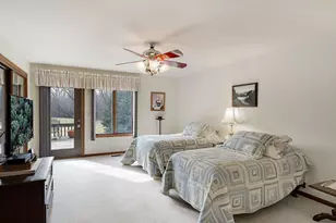 2012 Forest Creek Ln, Libertyville, IL 60048 - Photo 21